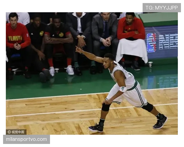 伊塞亚·托马斯突破拉开进攻空间 提升球队关键时刻得分效率