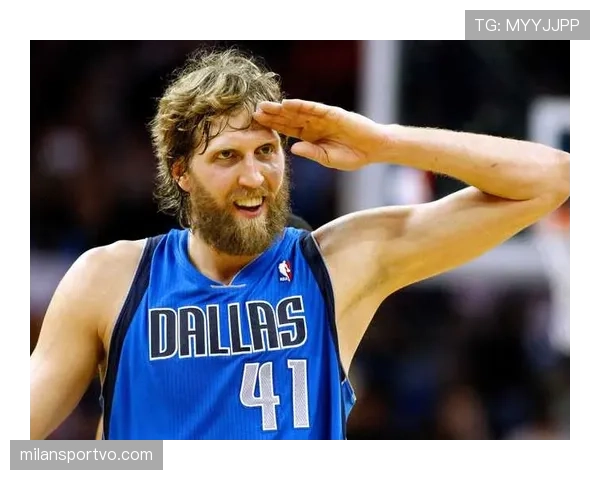 奥拉朱旺内线脚步对比伯德，制造禁区得分优势明显