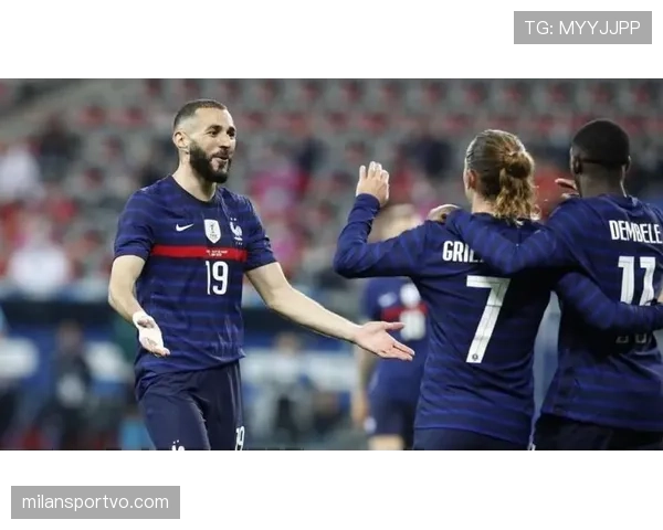 本泽马是否依赖体系？战术角色与自主进攻能力分析