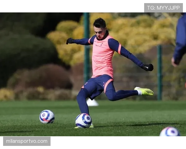 热刺中场结构偏进攻的问题显现，对赛季稳定性与关键战能力形成制约