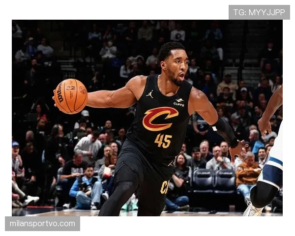 米切尔利用突破得分拉开差距 提升球队关键时刻效率