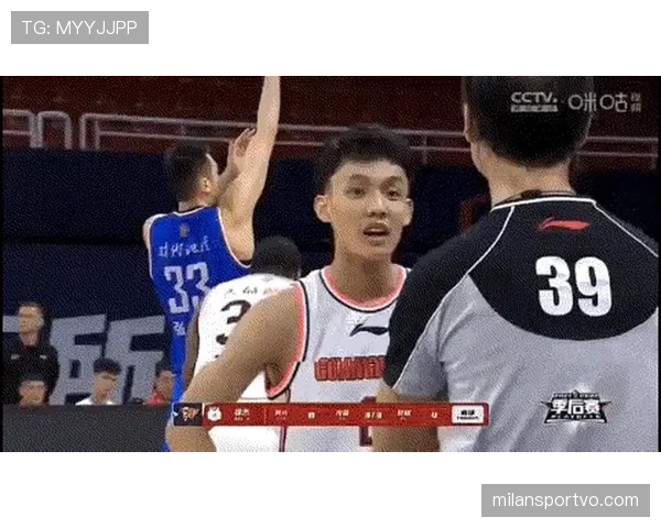 篮球规则解析：无球犯规如何判定及常见吹罚场景说明